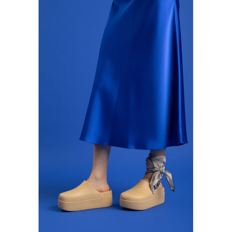 Crocs™ Dylan Platform Clog Wheat