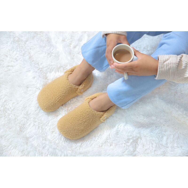 Crocs™ Classic Cozzzy Slipper Wheat
