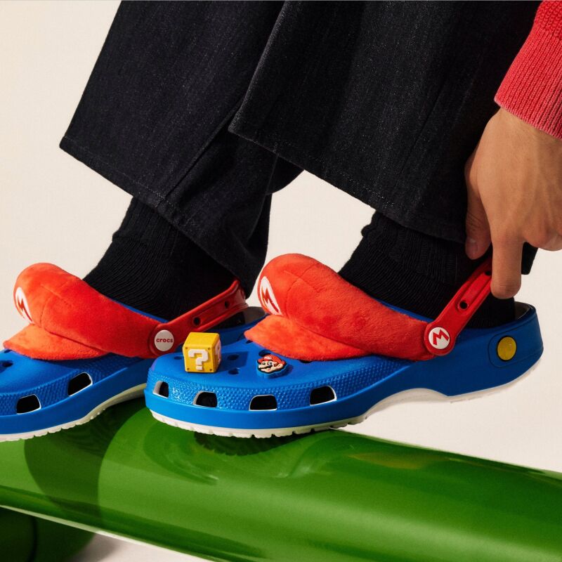 Crocs™ Mario IAM Classic Clog Multi